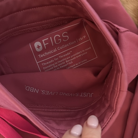 FIGS PEACE OUT CANCER SCRUB SET - Picture 5 of 6